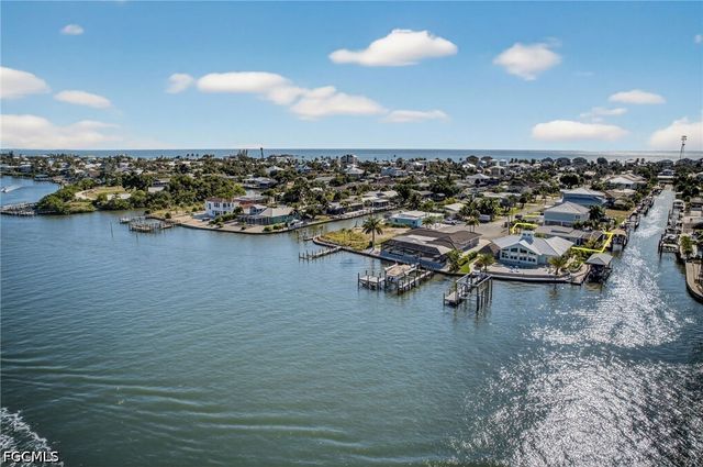 467 Madison CT, Fort Myers Beach, FL 33931