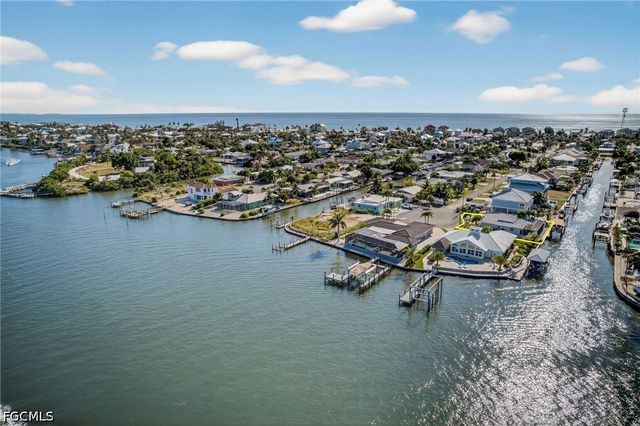467 Madison CT, Fort Myers Beach, FL 33931