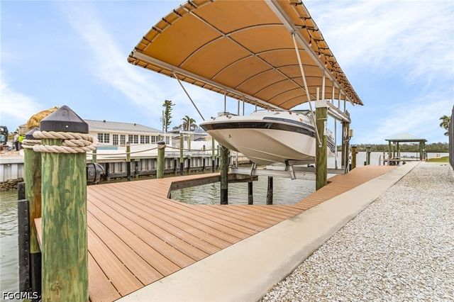 467 Madison CT, Fort Myers Beach, FL 33931