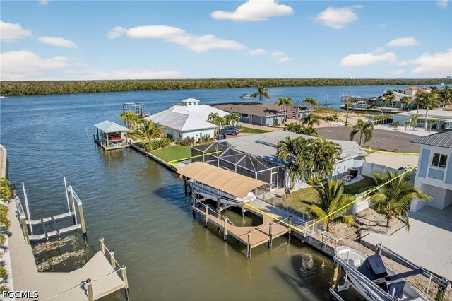 467 Madison CT, Fort Myers Beach, FL 33931