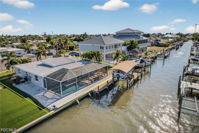 467 Madison CT, Fort Myers Beach, FL 33931