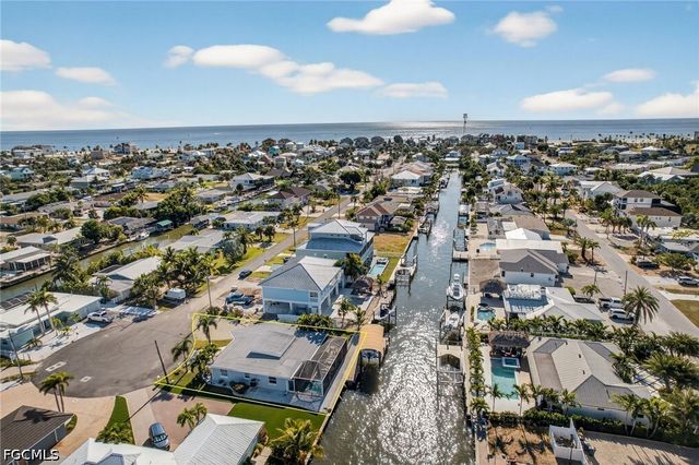 467 Madison CT, Fort Myers Beach, FL 33931