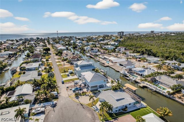467 Madison CT, Fort Myers Beach, FL 33931