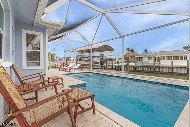 467 Madison CT, Fort Myers Beach, FL 33931