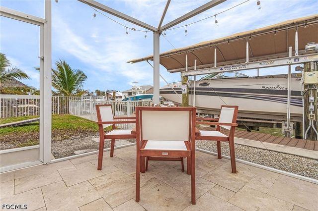 467 Madison CT, Fort Myers Beach, FL 33931