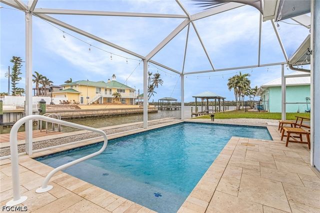 467 Madison CT, Fort Myers Beach, FL 33931