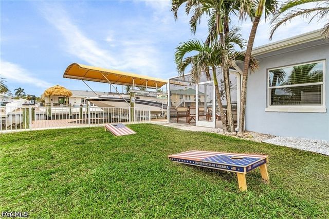 467 Madison CT, Fort Myers Beach, FL 33931