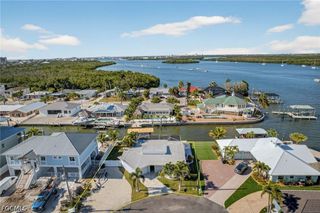 467 Madison CT, Fort Myers Beach, FL 33931