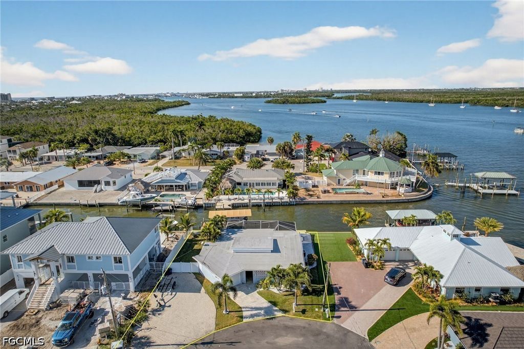 467 Madison CT, Fort Myers Beach, FL 33931