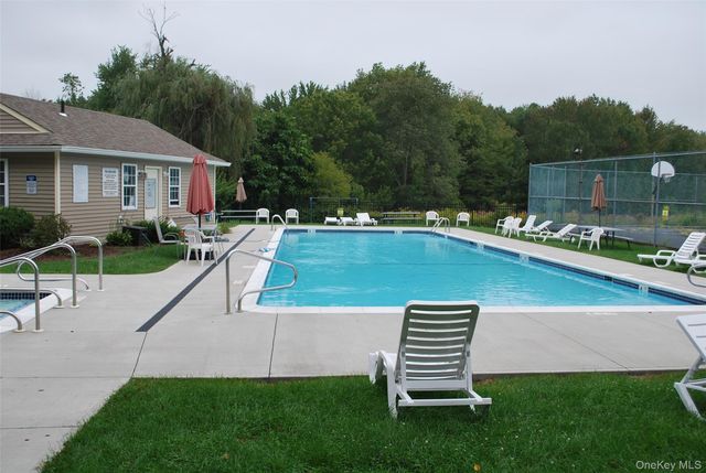 72 The Rise, Warwick, NY 10990