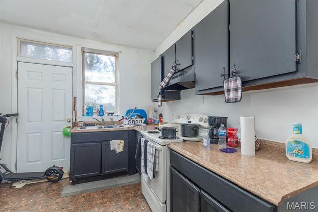 5892 Highland Avenue, St Louis, MO 63112