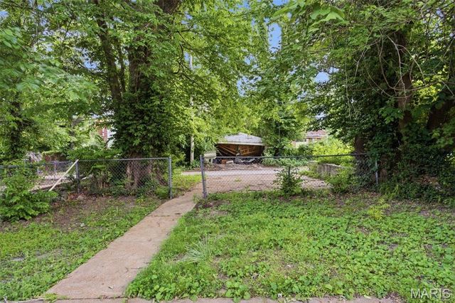5892 Highland Avenue, St Louis, MO 63112