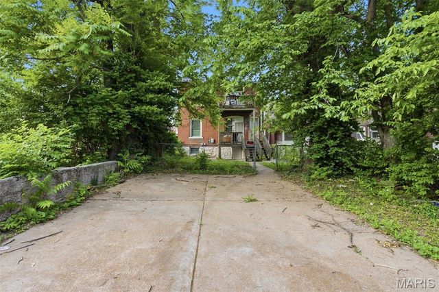 5892 Highland Avenue, St Louis, MO 63112