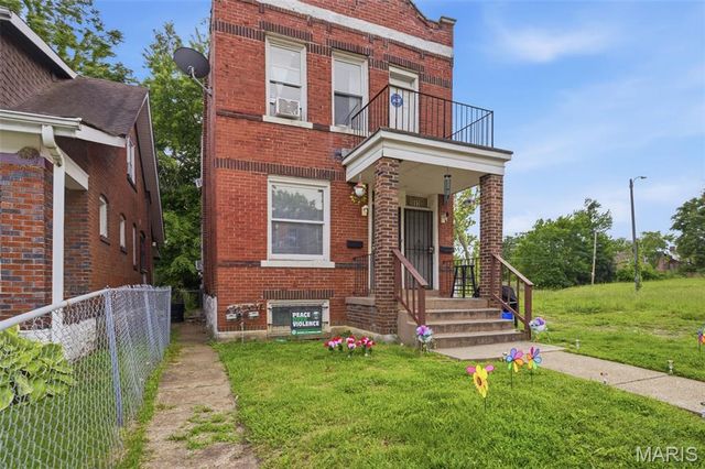 5892 Highland Avenue, St Louis, MO 63112