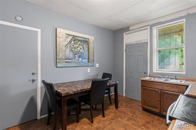 5892 Highland Avenue, St Louis, MO 63112