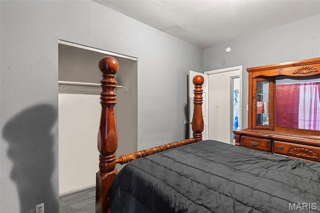5892 Highland Avenue, St Louis, MO 63112