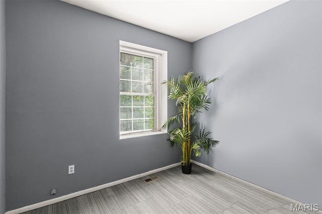 5892 Highland Avenue, St Louis, MO 63112