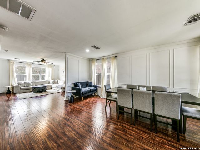 6606 Crestwood Ct, San Antonio, TX 78249