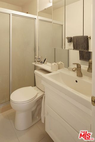 6708 Hillpark Drive 202, Los Angeles, CA 90068