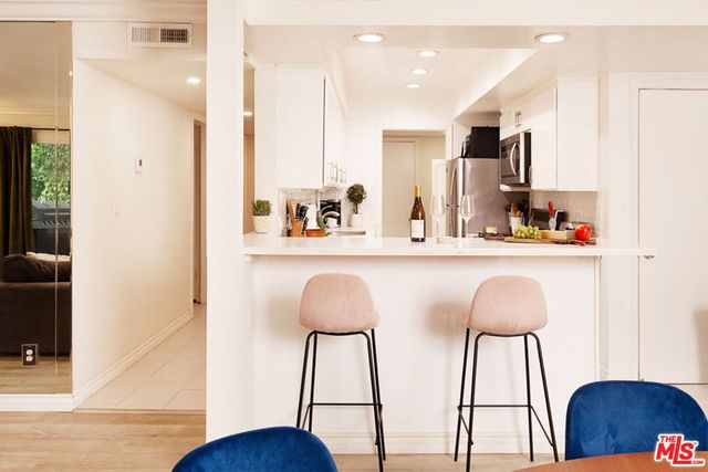 6708 Hillpark Drive 202, Los Angeles, CA 90068