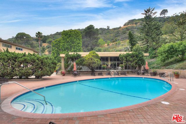 6708 Hillpark Drive 202, Los Angeles, CA 90068