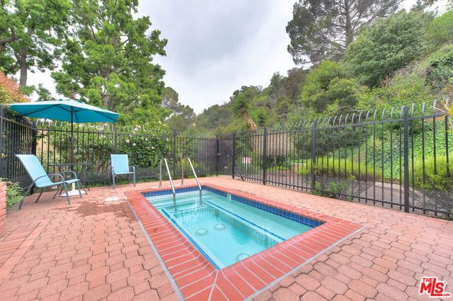 6708 Hillpark Drive 202, Los Angeles, CA 90068