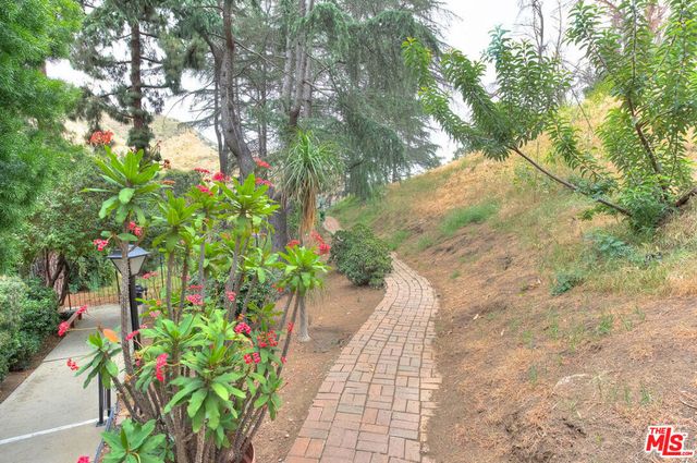 6708 Hillpark Drive 202, Los Angeles, CA 90068