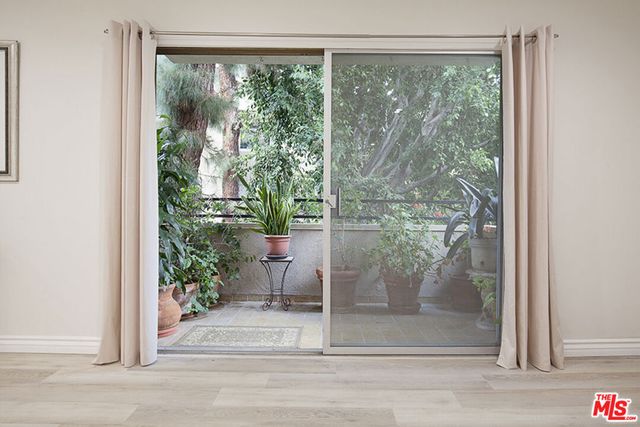 6708 Hillpark Drive 202, Los Angeles, CA 90068