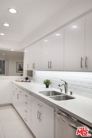 6708 Hillpark Drive 202, Los Angeles, CA 90068