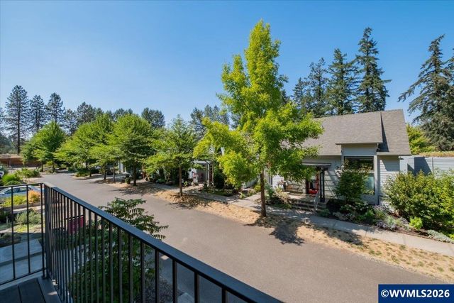 1892 Cousteau Lp SE, Salem, OR 97302