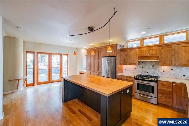 1892 Cousteau Lp SE, Salem, OR 97302