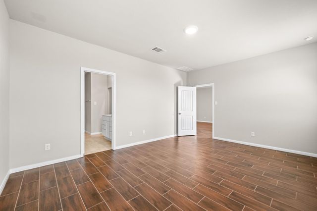 296 Cherry Laurel LN, Kyle, TX 78640