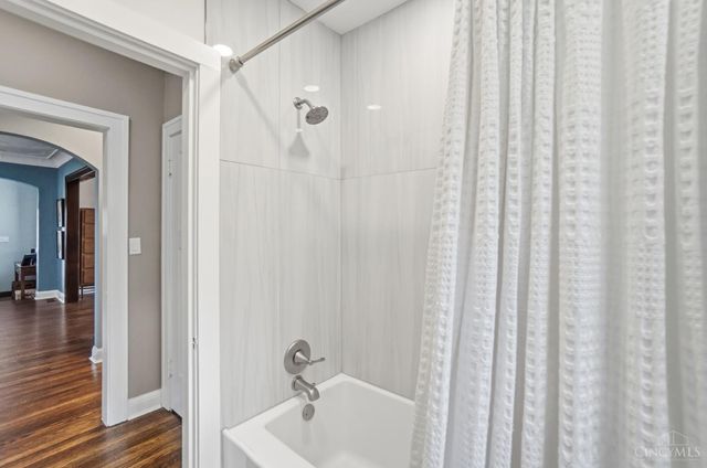3515 Ravenwood Avenue, Cincinnati, OH 45213