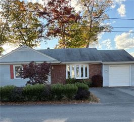 25 Pensaukee Avenue, North Providence, RI 02911