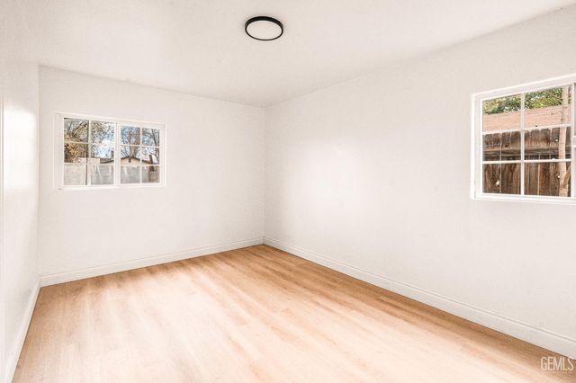 407 4th Street, Bakersfield, CA 93304