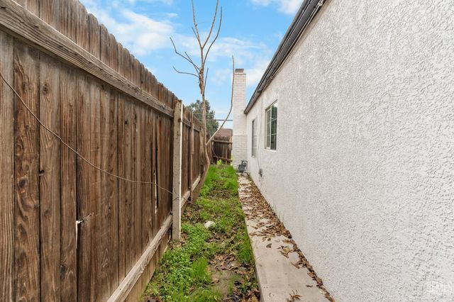 407 4th Street, Bakersfield, CA 93304