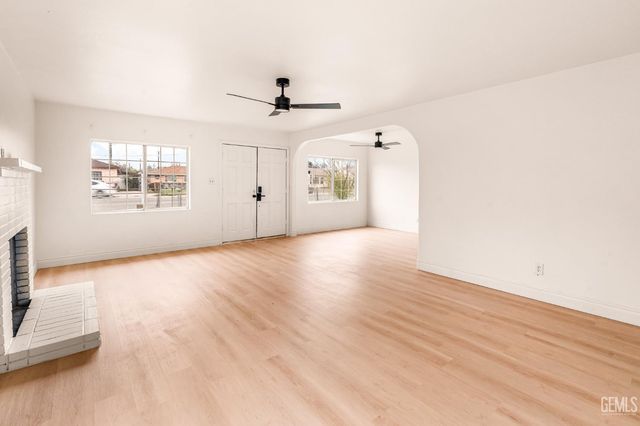 407 4th Street, Bakersfield, CA 93304