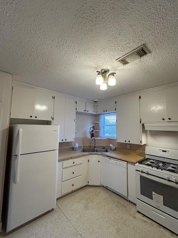 2928 Avenue O 2, Galveston, TX 77550