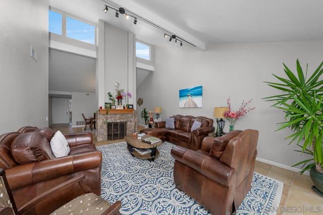 94 Kingston Ct West, Coronado, CA 92118