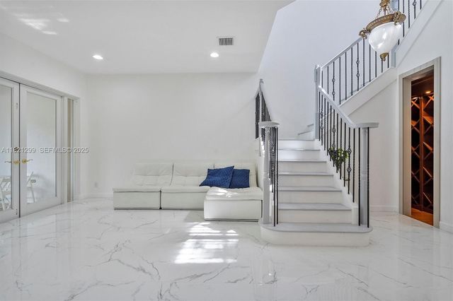 1382 Harbor View W, Hollywood, FL 33019