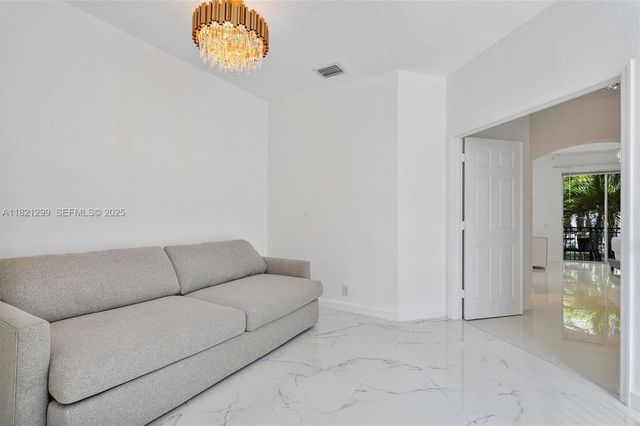 1382 Harbor View W, Hollywood, FL 33019