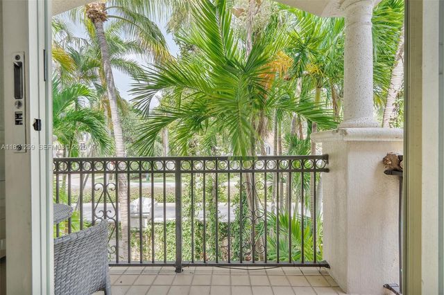 1382 Harbor View W, Hollywood, FL 33019