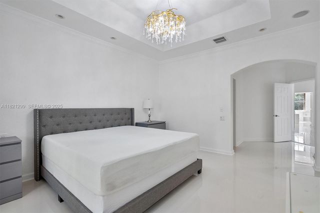 1382 Harbor View W, Hollywood, FL 33019