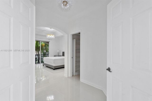 1382 Harbor View W, Hollywood, FL 33019