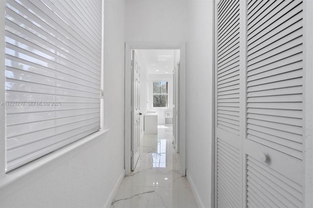 1382 Harbor View W, Hollywood, FL 33019