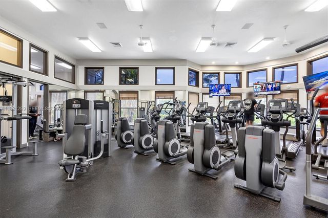 1382 Harbor View W, Hollywood, FL 33019