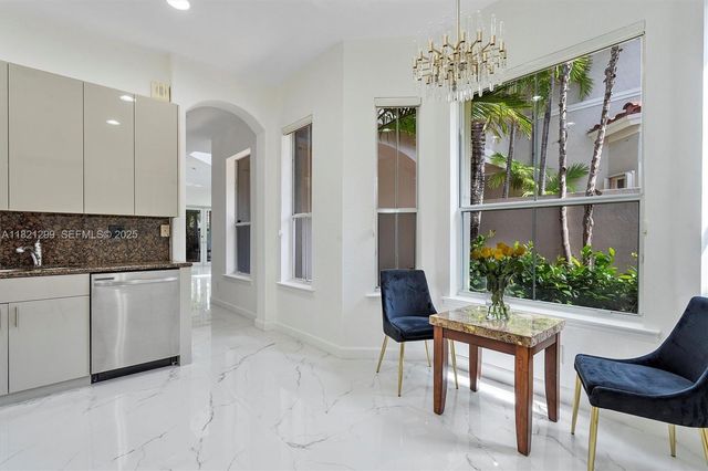 1382 Harbor View W, Hollywood, FL 33019