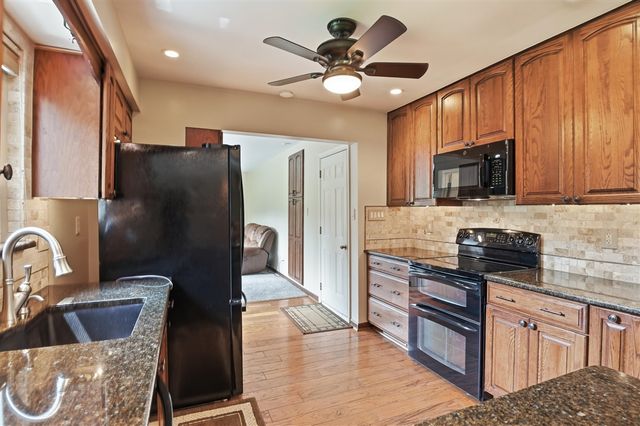 34357 Munger Drive, Livonia, MI 48154