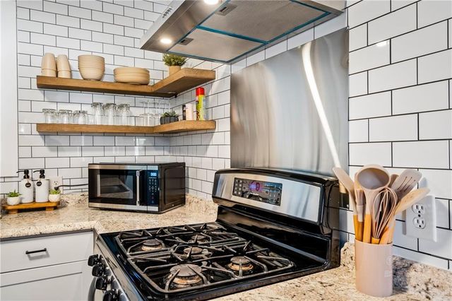 255 Pinehill Drive, Mobile, AL 36606