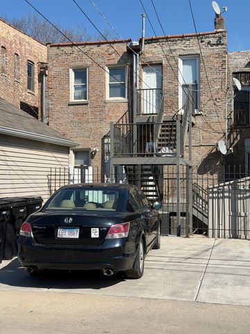 916 S BISHOP Street, Chicago, IL 60607